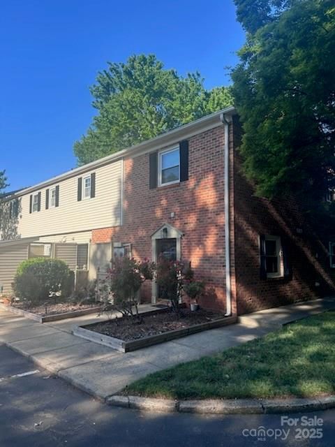 Condominium in Charlotte NC 5901 Quail Hollow Road #G.jpg