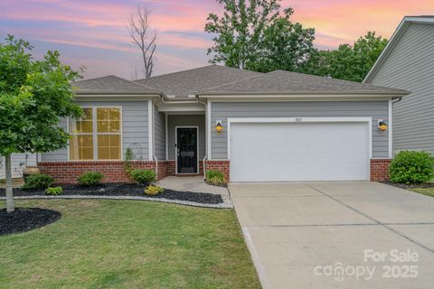 Single Family Residence in Fort Mill SC 1813 Shelbourne Way.jpg