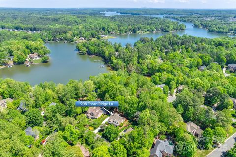 Single Family Residence in Lake Wylie SC 908 Thorn Ridge Lane.jpg