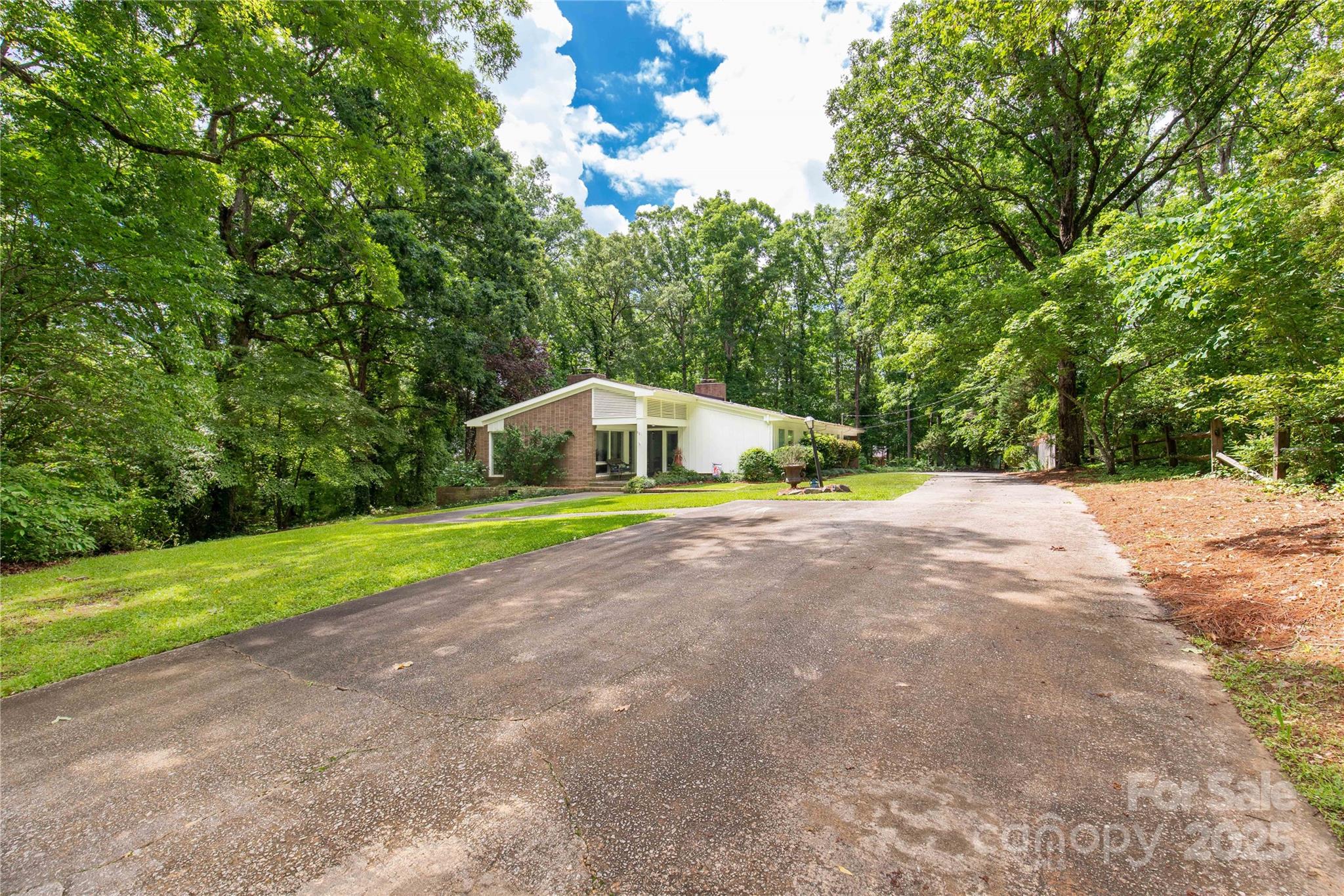 Single Family Residence in Lancaster SC 981 Sherwood Circle 1.jpg