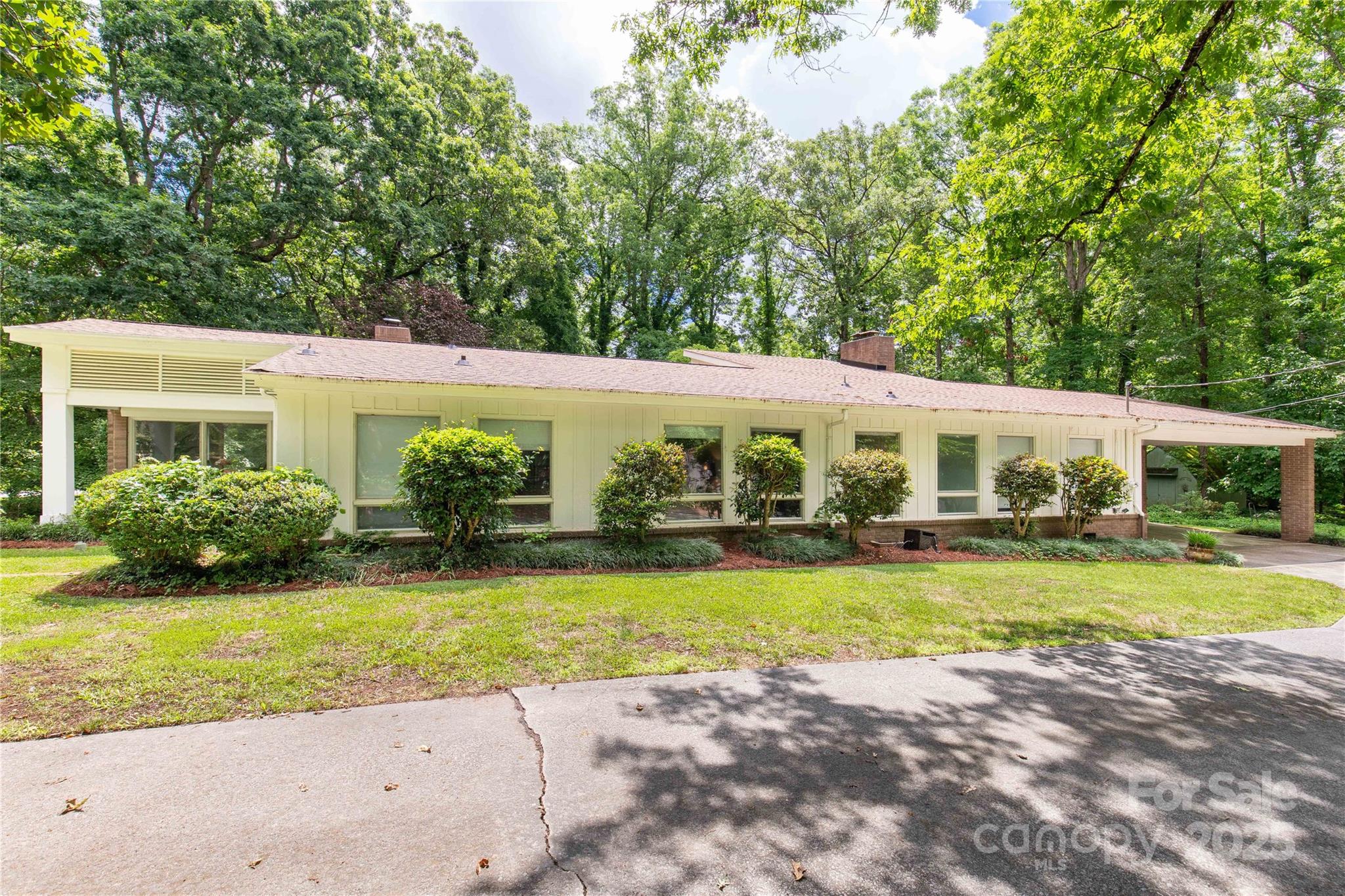 Single Family Residence in Lancaster SC 981 Sherwood Circle 3.jpg