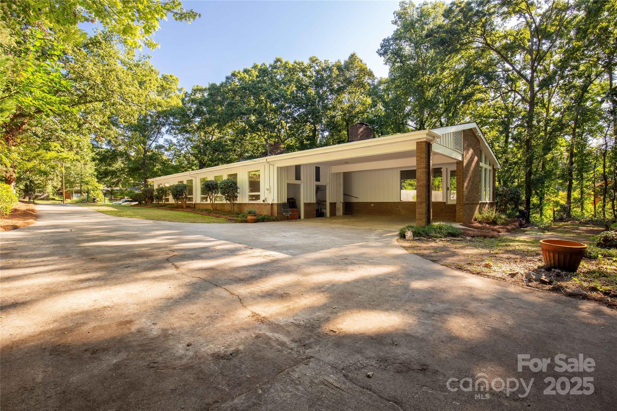 Single Family Residence in Lancaster SC 981 Sherwood Circle 2.jpg