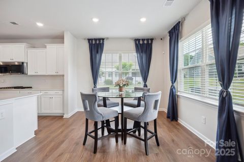 Single Family Residence in Fort Mill SC 4015 Havenport Circle 3.jpg