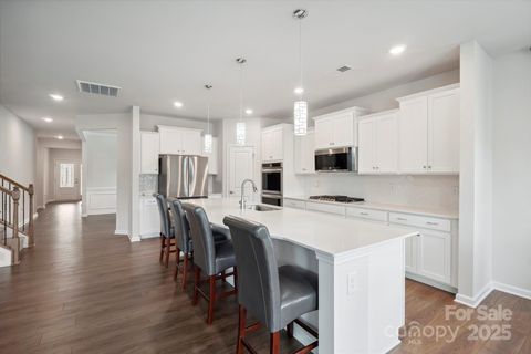 Single Family Residence in Fort Mill SC 4015 Havenport Circle 7.jpg
