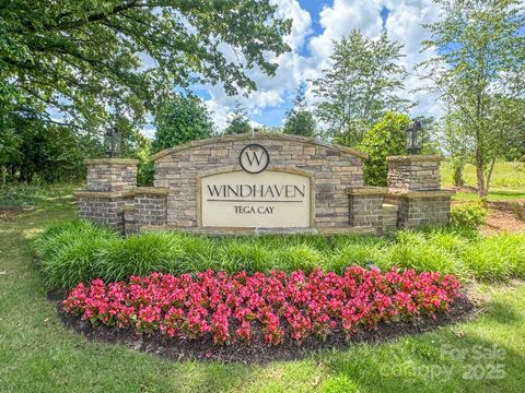 Single Family Residence in Fort Mill SC 4015 Havenport Circle 40.jpg