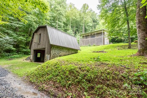 Single Family Residence in Deep Gap NC 15595 S Us Highway 421 Highway.jpg