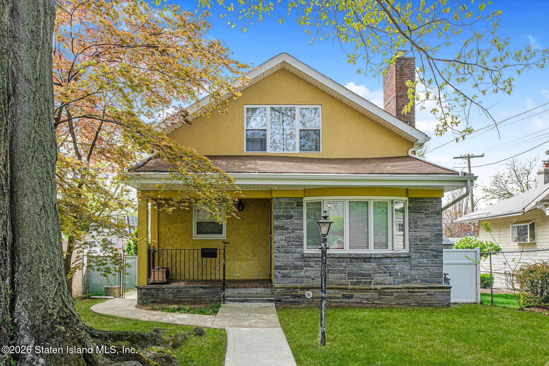 2118 Clove Rd, Staten Island, NY 10305