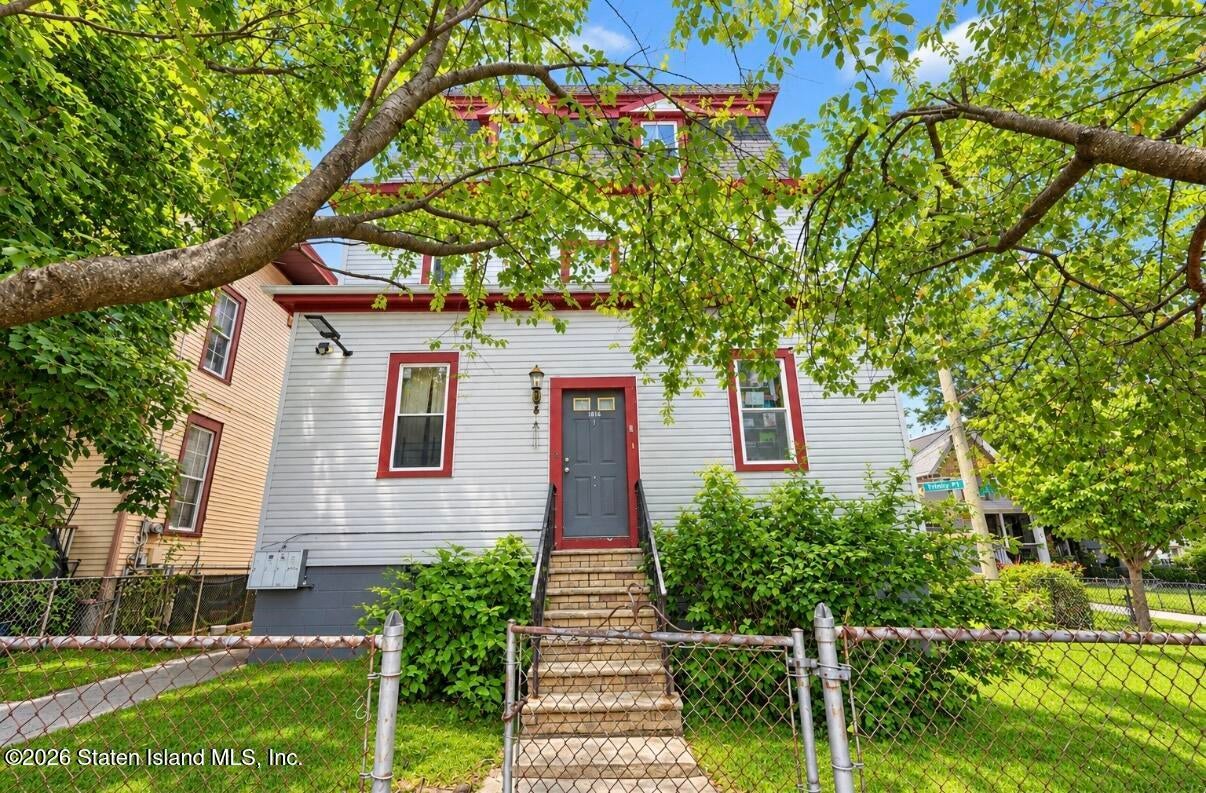 3 Trinity Pl, Staten Island, NY 10310