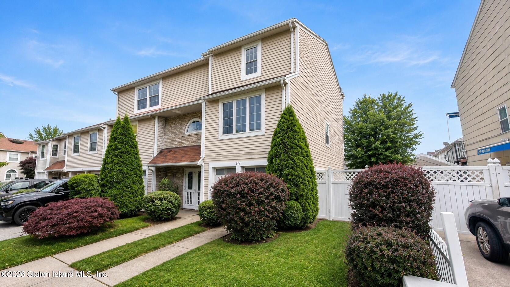 414 Wilcox St, Staten Island, NY 10303
