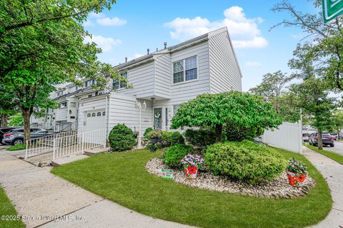 Townhouse in Staten Island NY 214 Forest Green.jpg