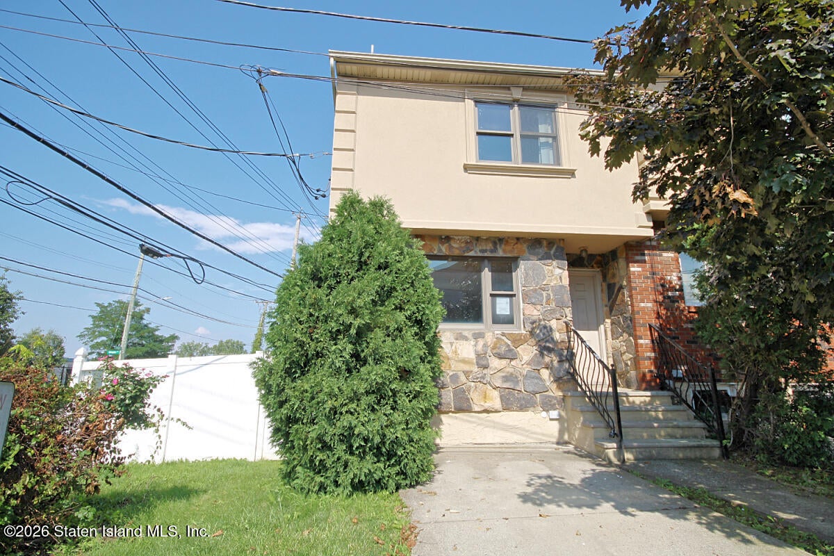 5 Abbey Rd, Staten Island, NY 10308