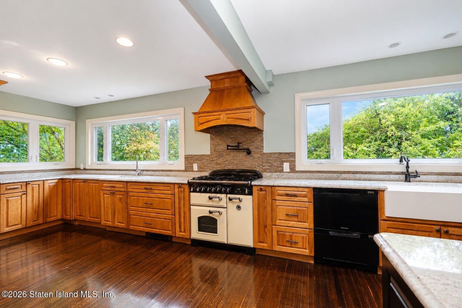 311 Howard Ave, Staten Island, NY 10301 photo