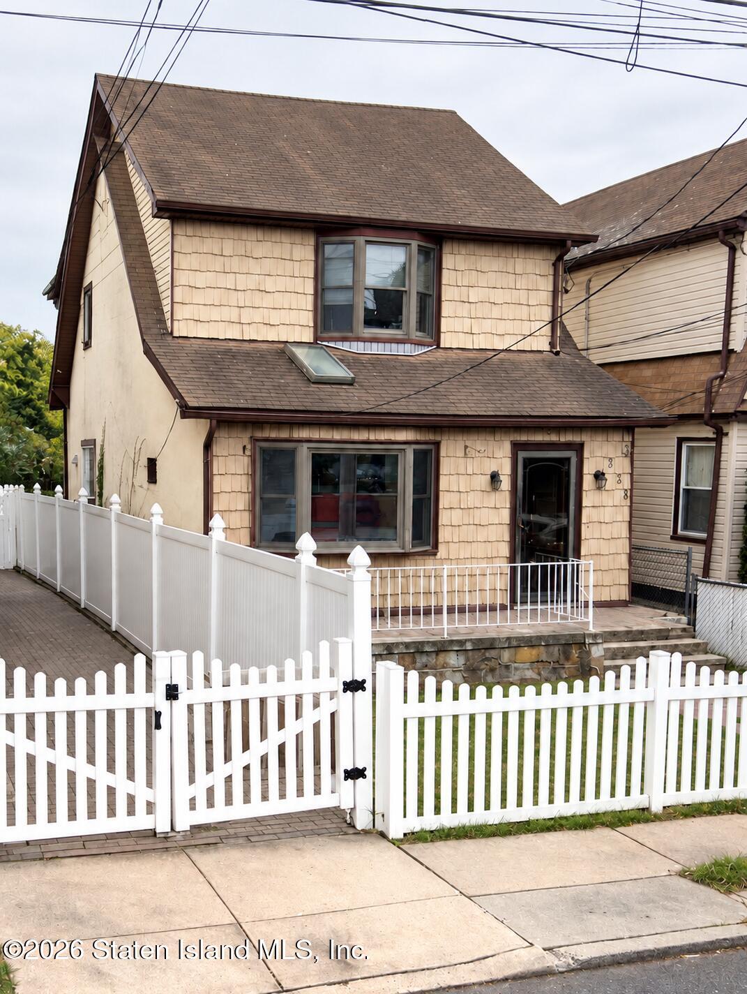 338 Clifton Ave, Staten Island, NY 10305