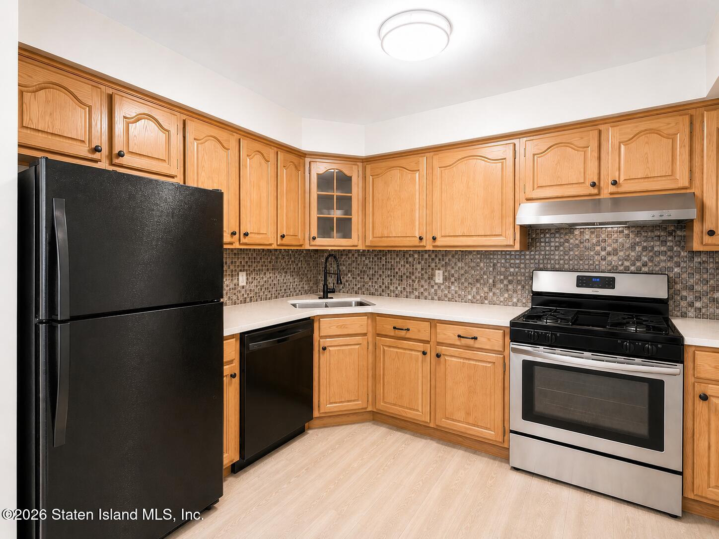 21 Richmond Ct, Staten Island, NY 10303 photo