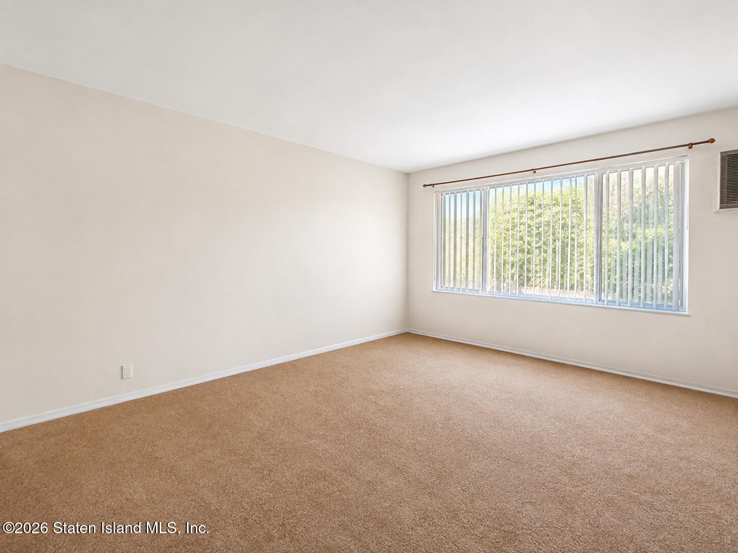 21 Richmond Ct, Staten Island, NY 10303 photo
