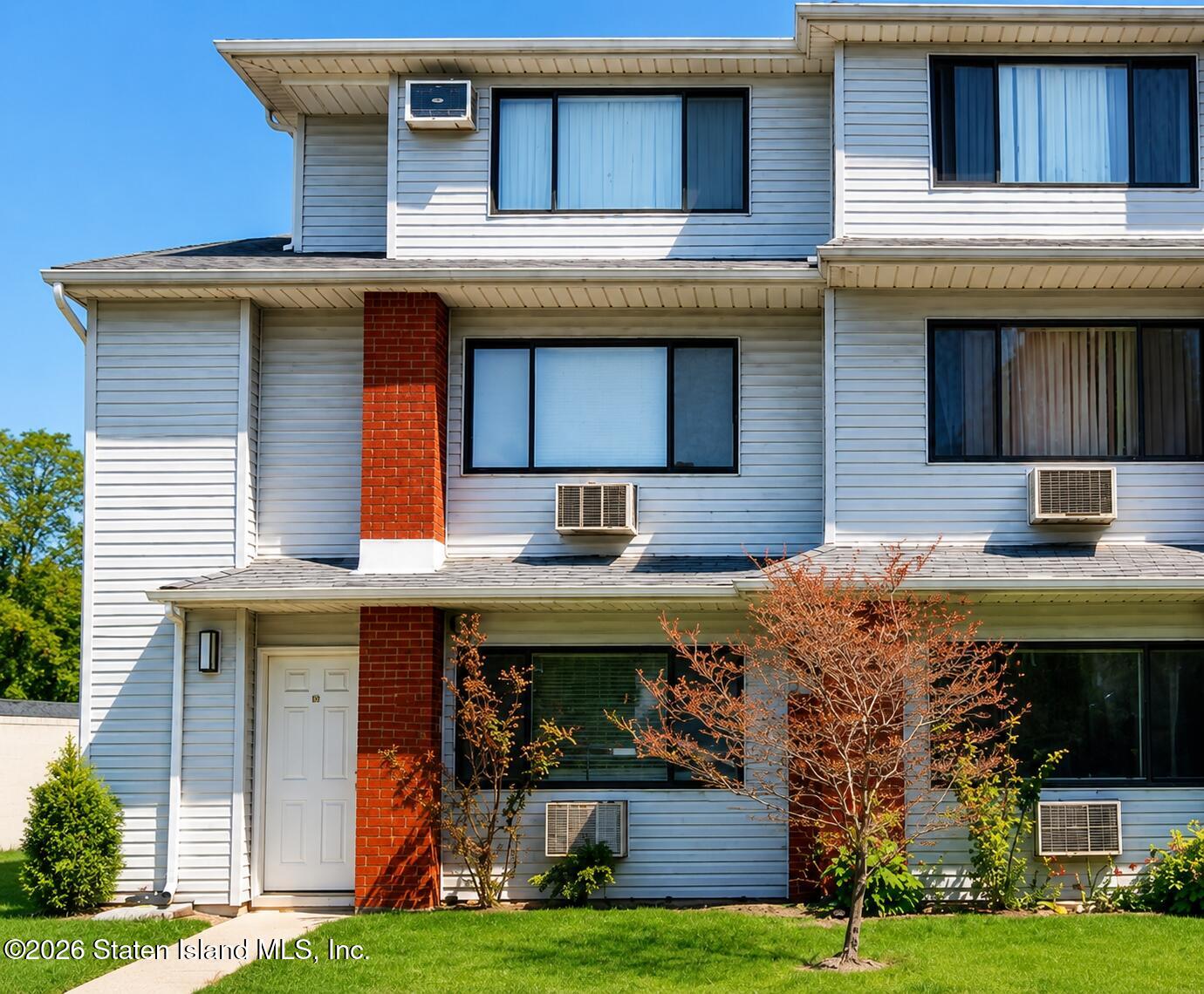 21 Richmond Ct, Staten Island, NY 10303