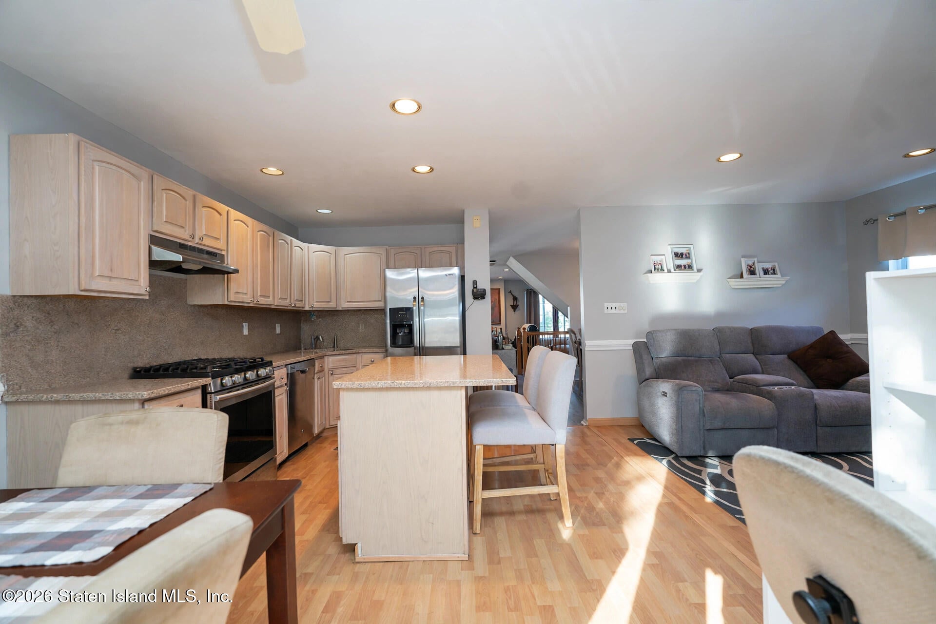 44 White Oak Ln, Staten Island, NY 10309 photo