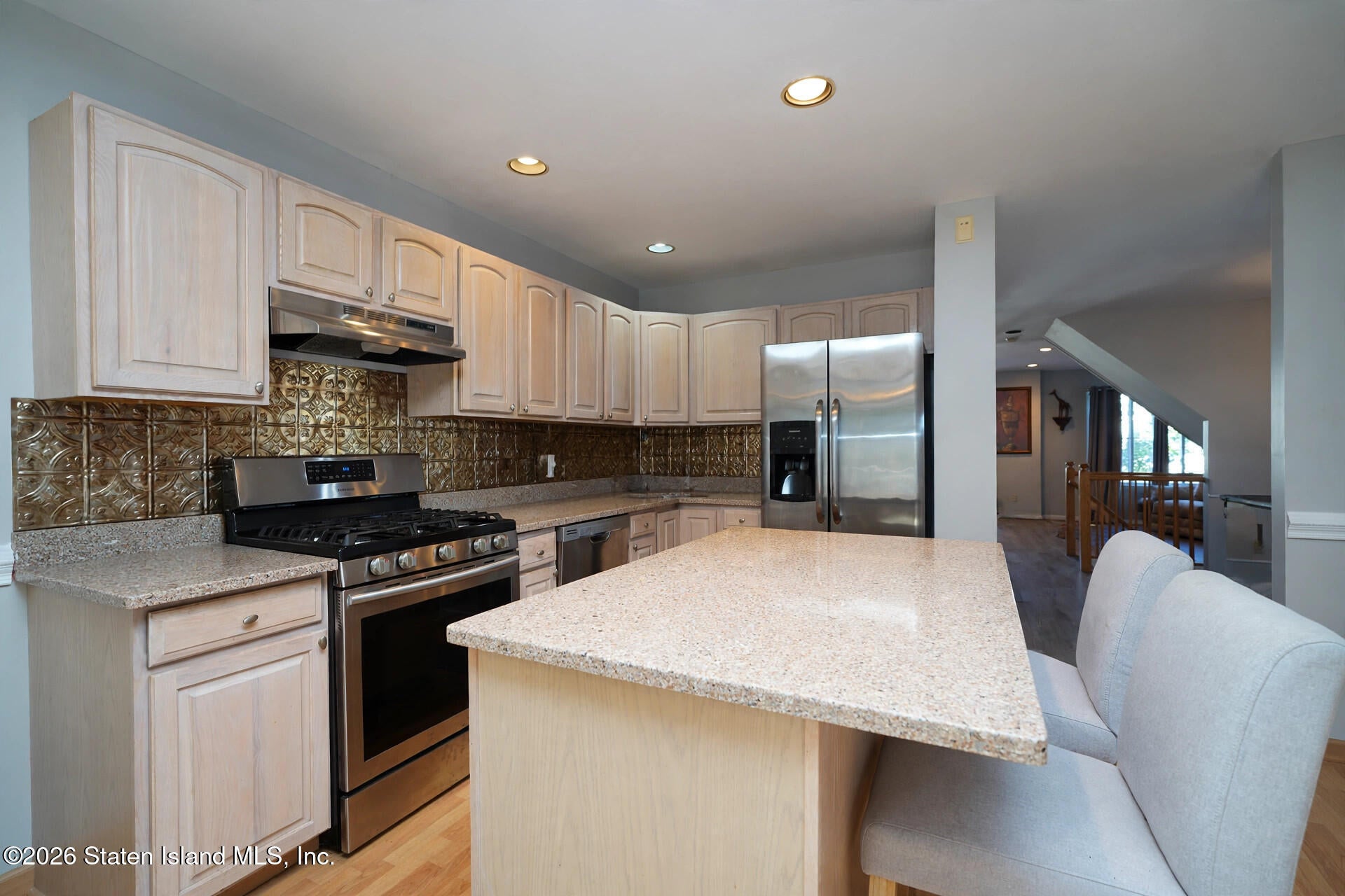 44 White Oak Ln, Staten Island, NY 10309 photo