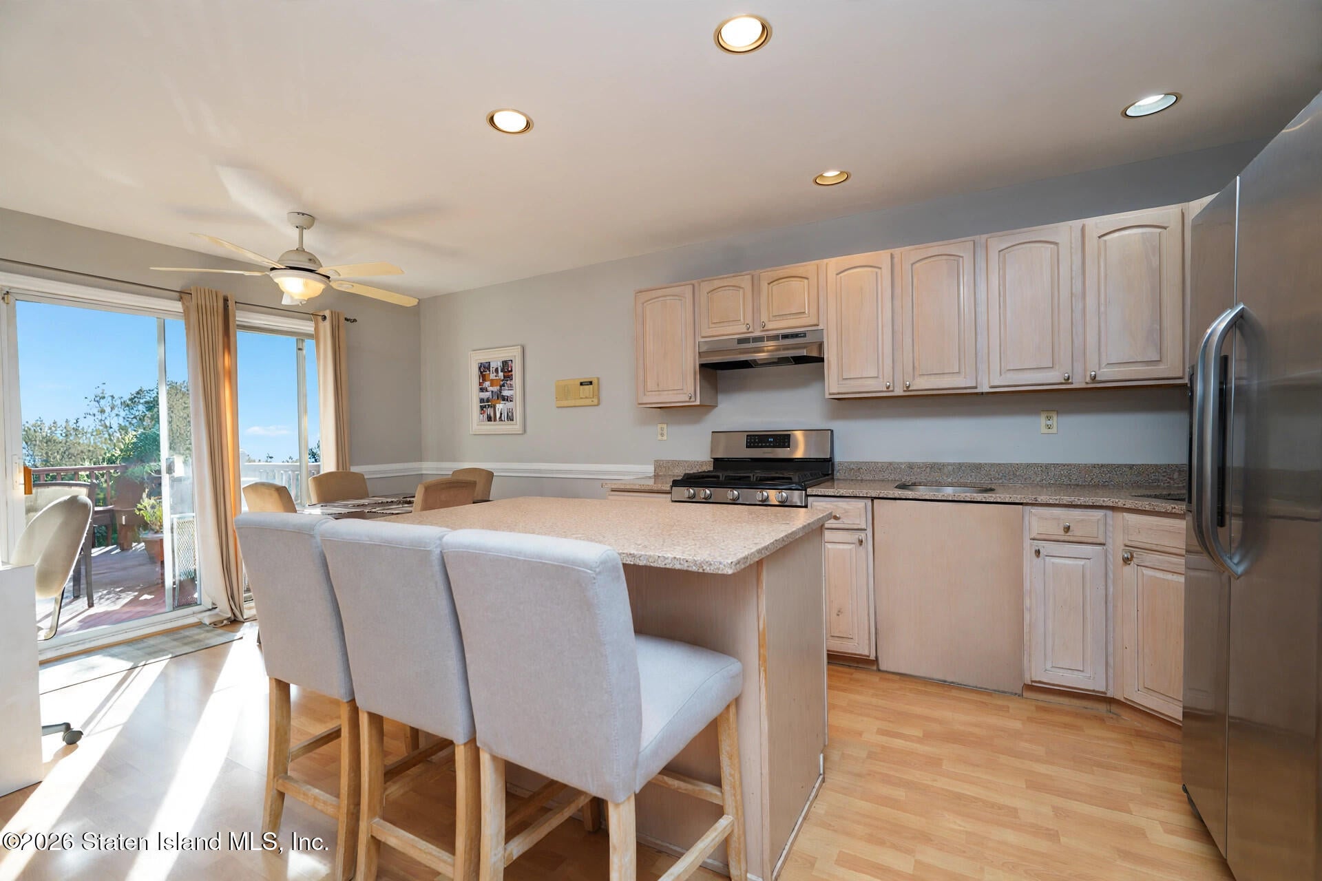 44 White Oak Ln, Staten Island, NY 10309 photo