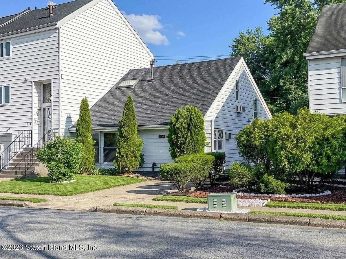 115 Hampton Grn, Staten Island, NY 10312