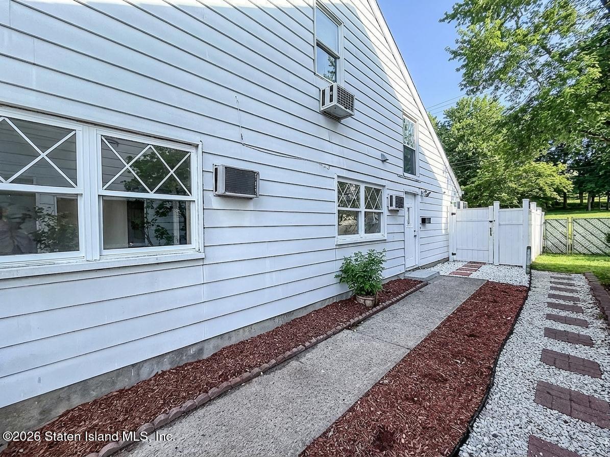 115 Hampton Grn, Staten Island, NY 10312 photo