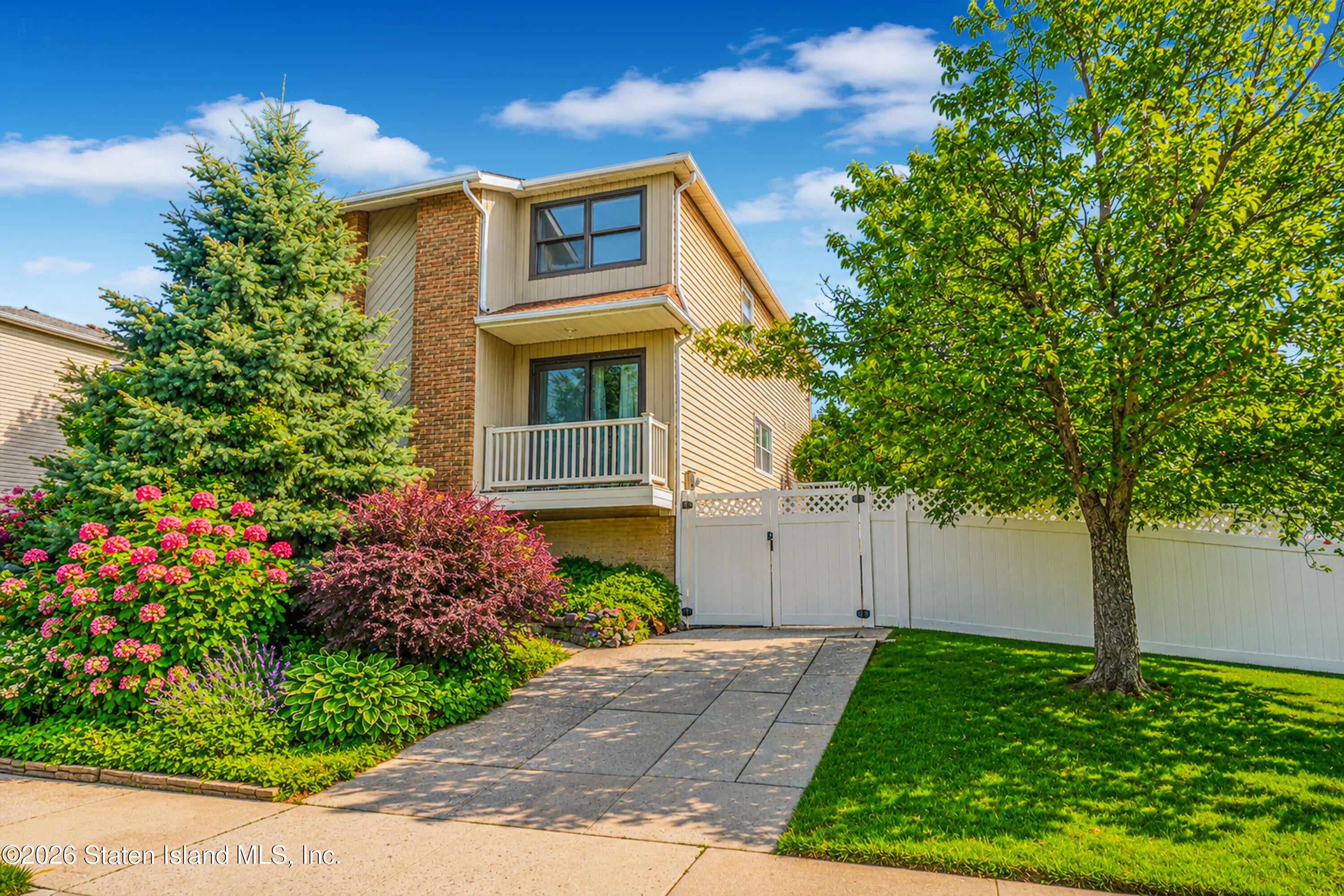 71 Walnut Ave, Staten Island, NY 10308