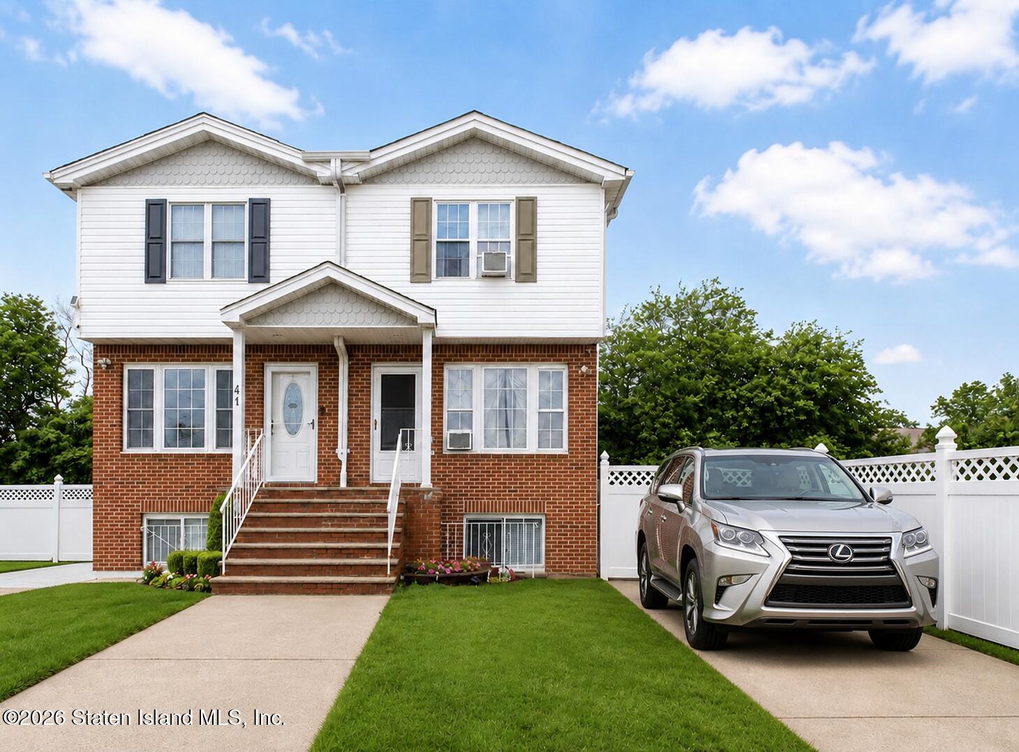 39 Gloria Ct, Staten Island, NY 10302