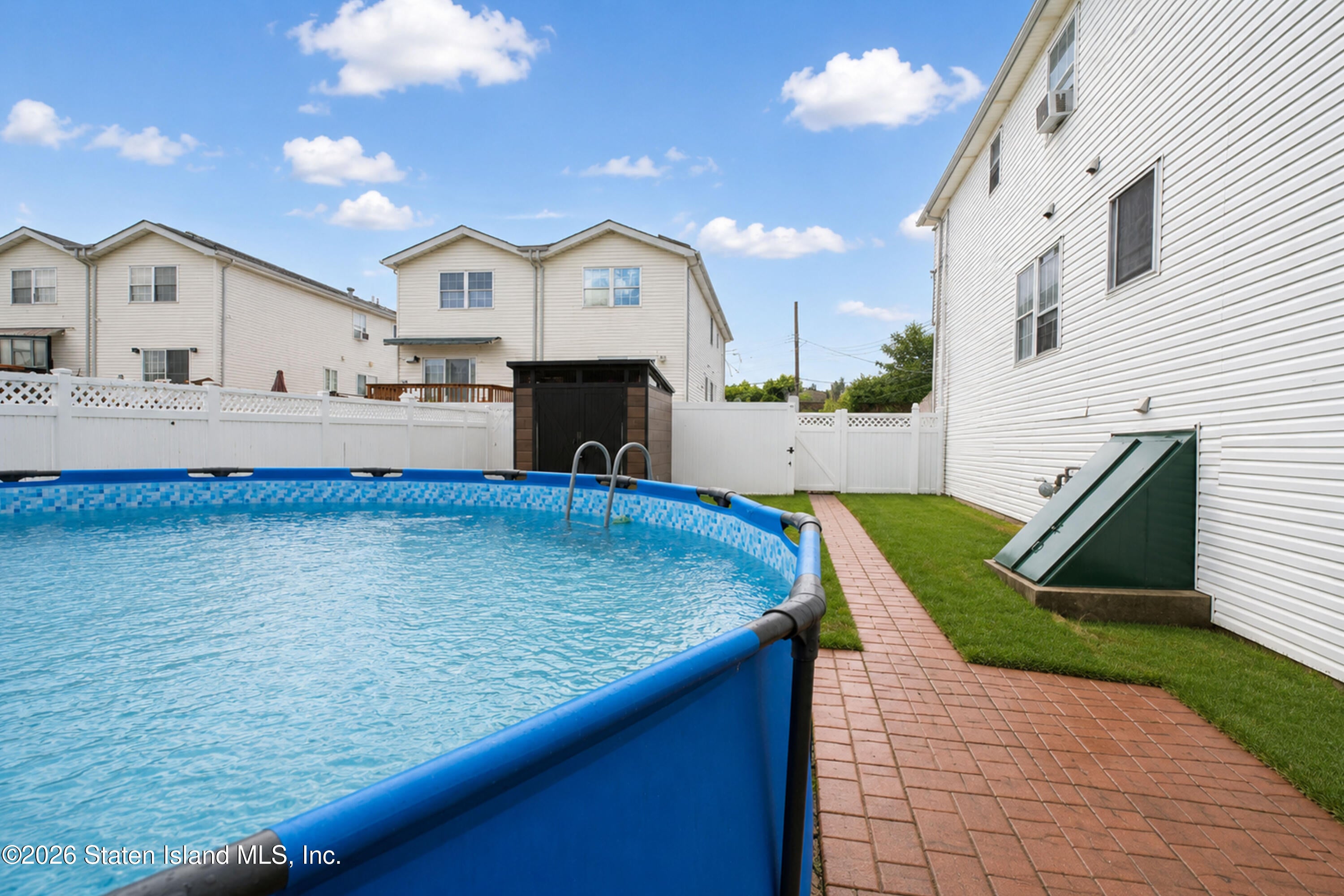 39 Gloria Ct, Staten Island, NY 10302 photo