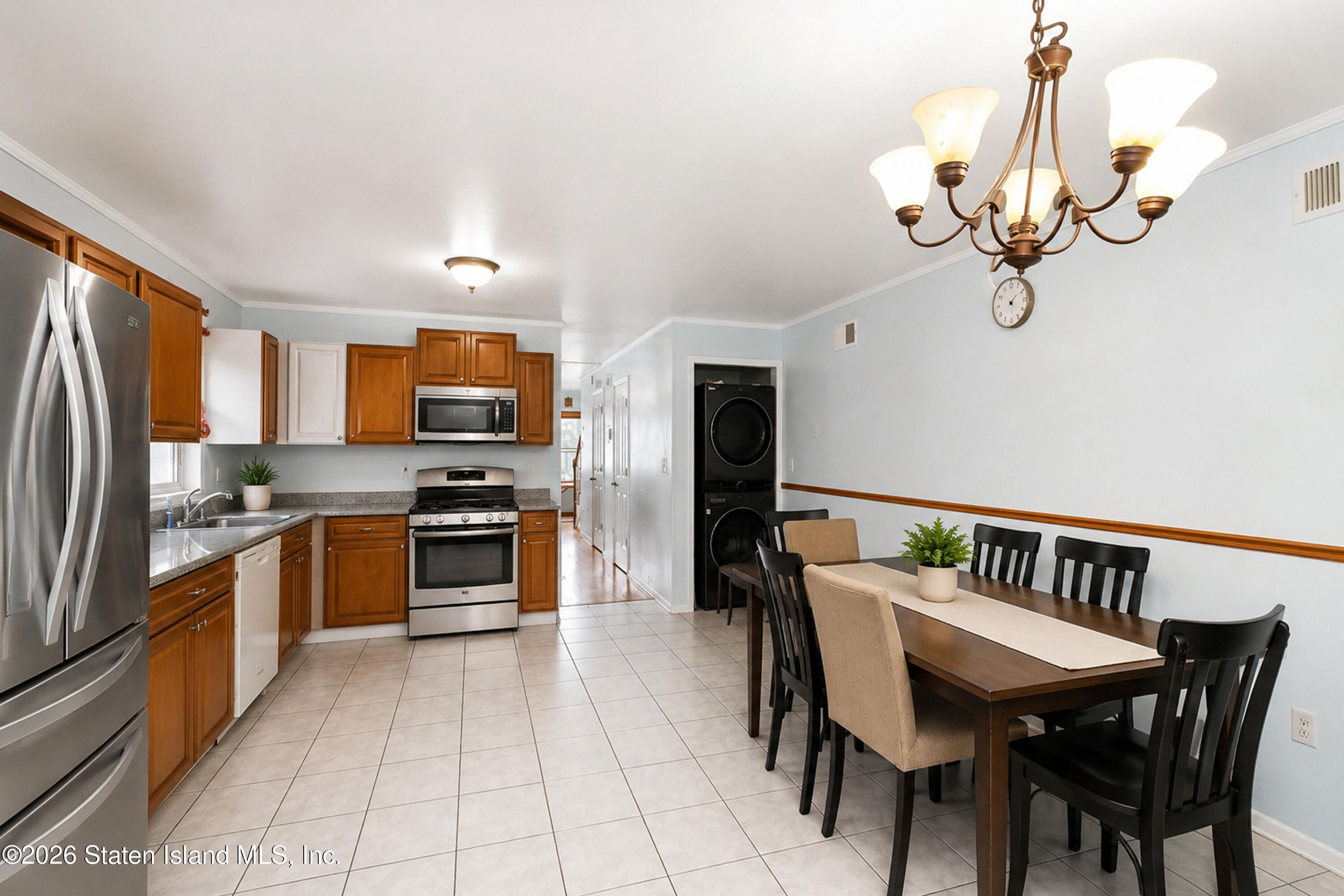 39 Gloria Ct, Staten Island, NY 10302 photo