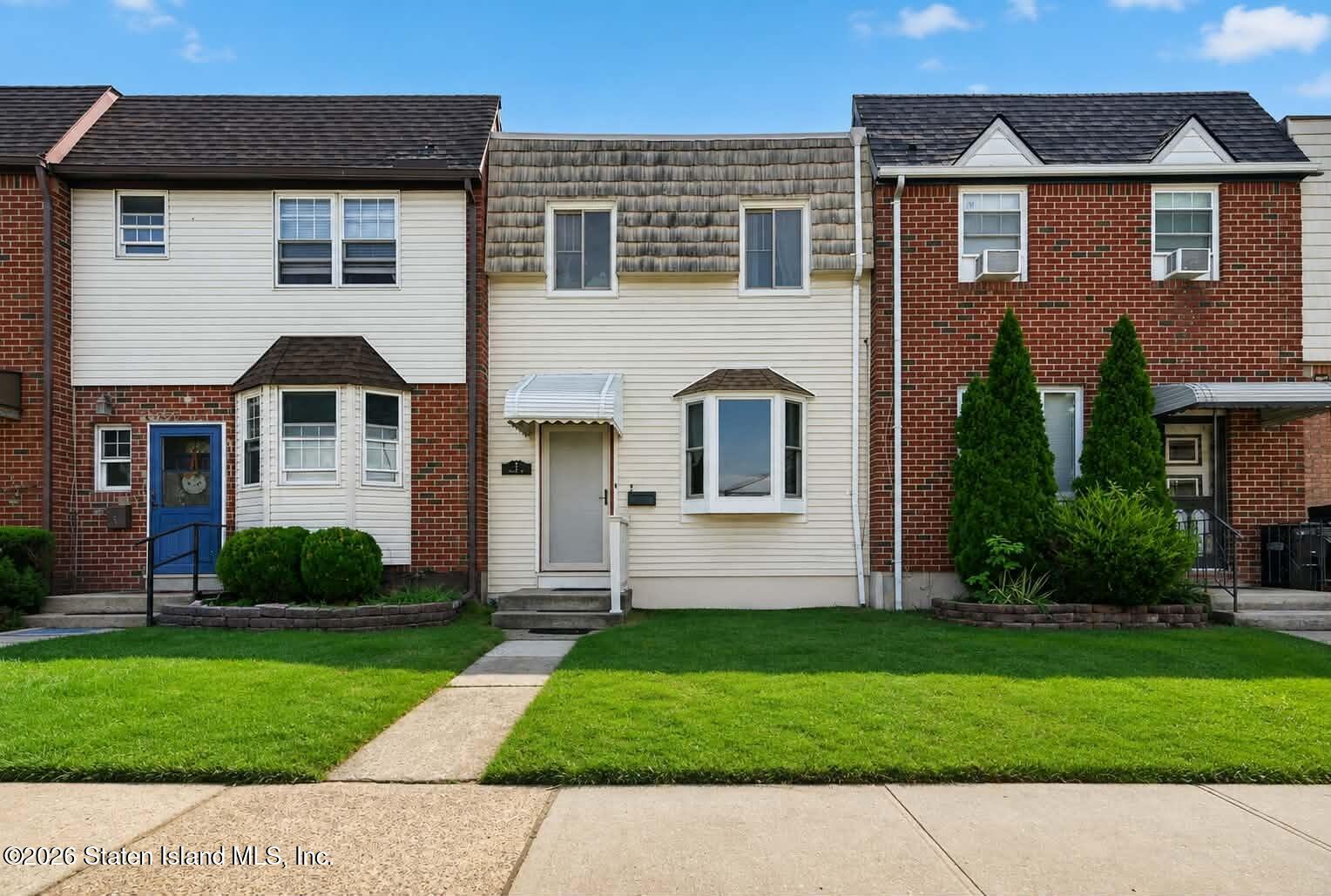 5 Morgan Ln, Staten Island, NY 10314