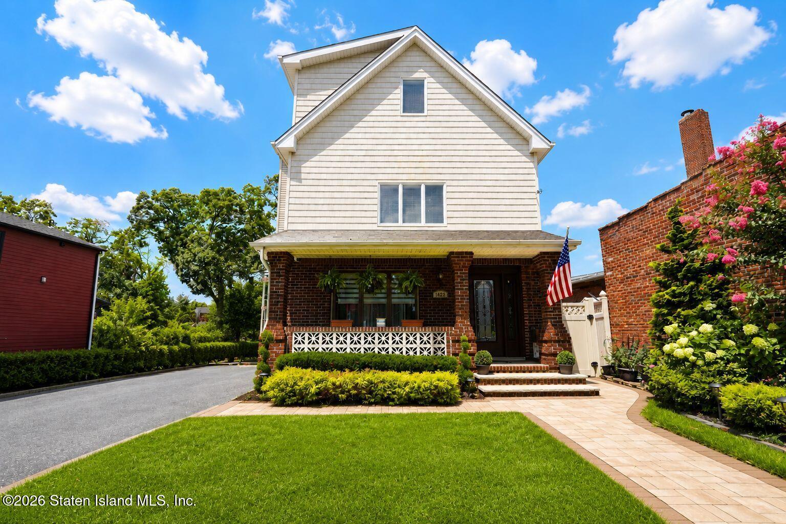 7429 Amboy Rd, Staten Island, NY 10307