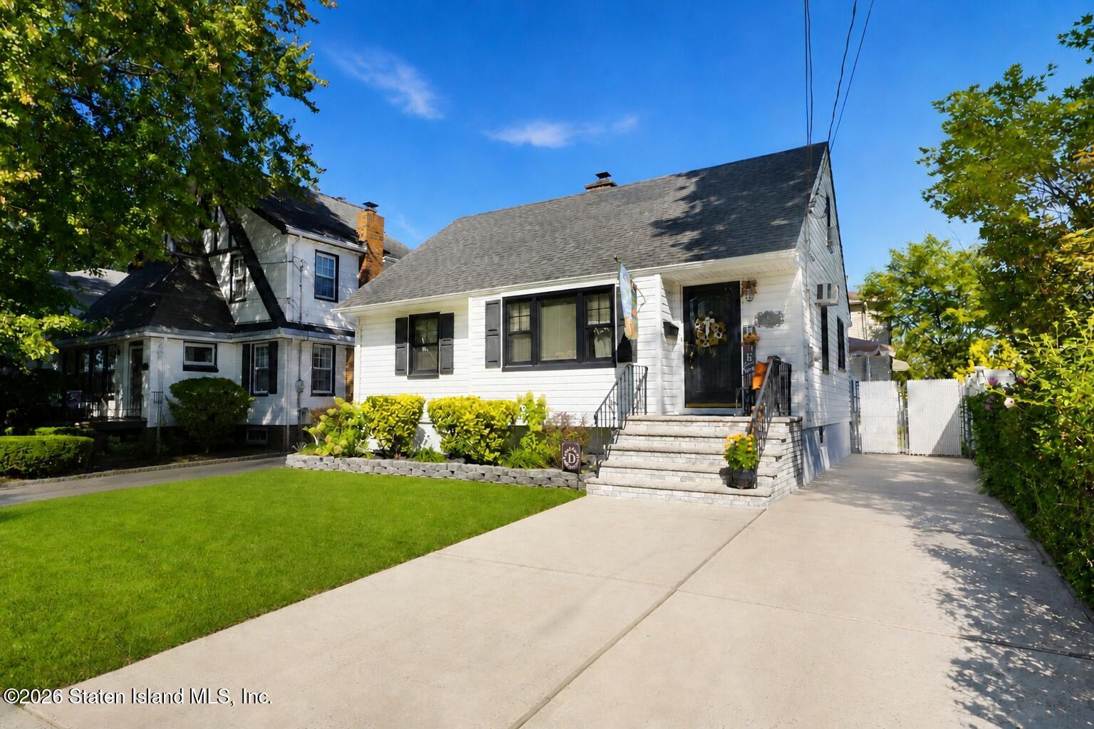 95 Howton Ave, Staten Island, NY 10308