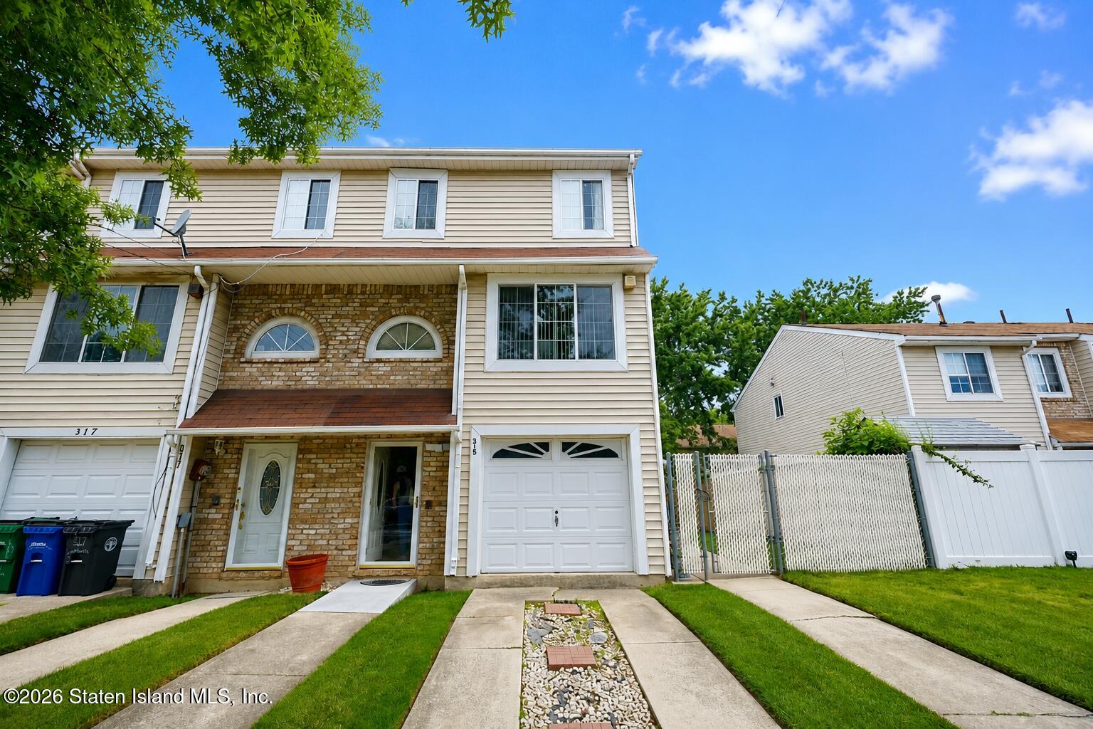 315 Lamberts Ln, Staten Island, NY 10314