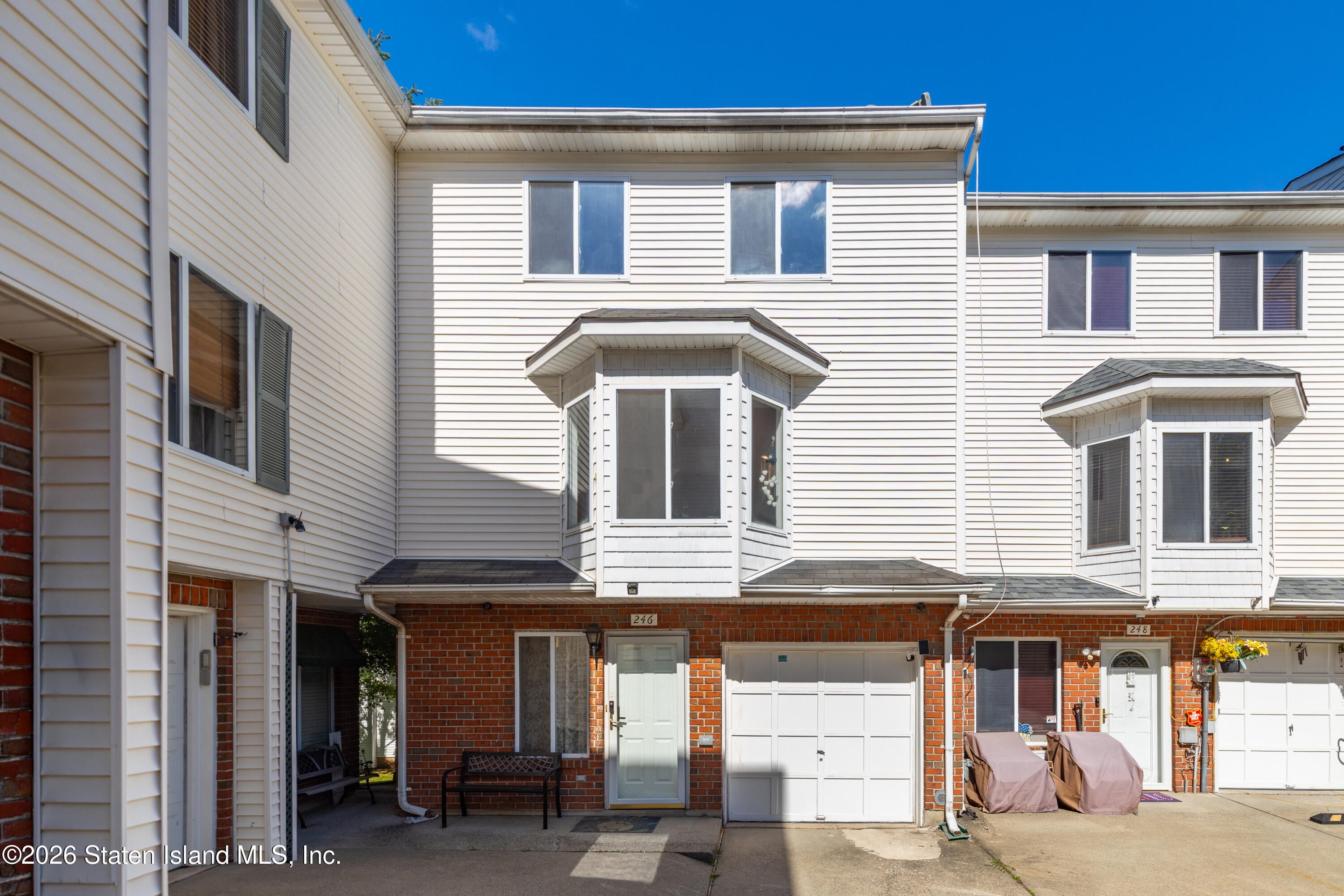 246 Jamie Ln, Staten Island, NY 10312