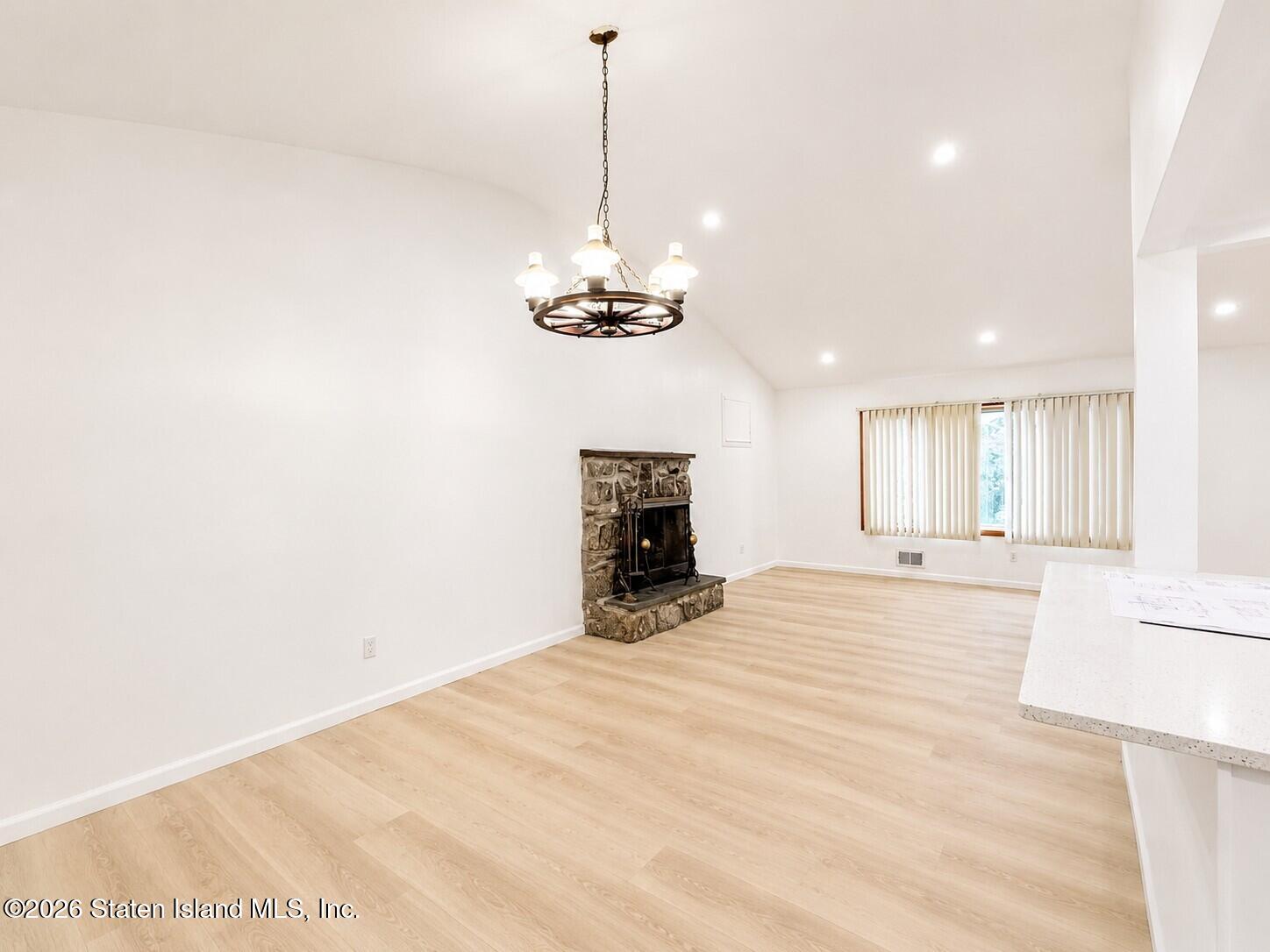 555 Vineland Ave, Staten Island, NY 10312 photo