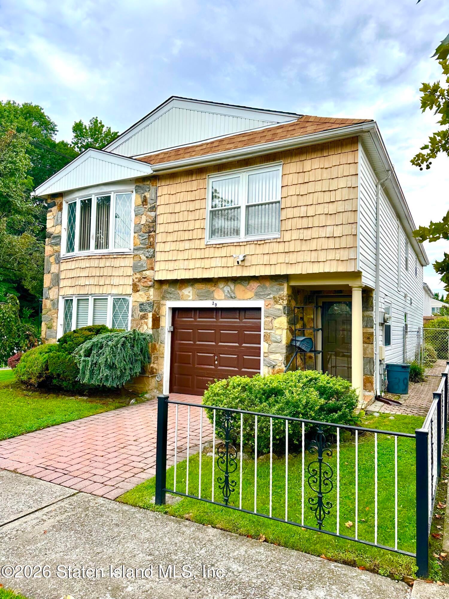 39 Field St, Staten Island, NY 10314