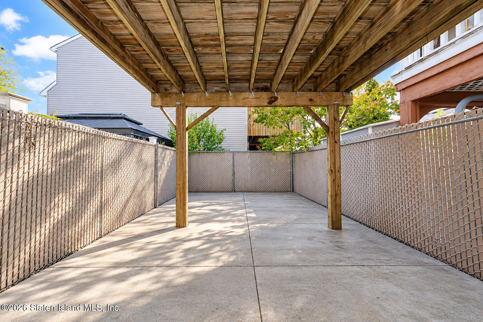 392 Wilcox St, Staten Island, NY 10303 photo