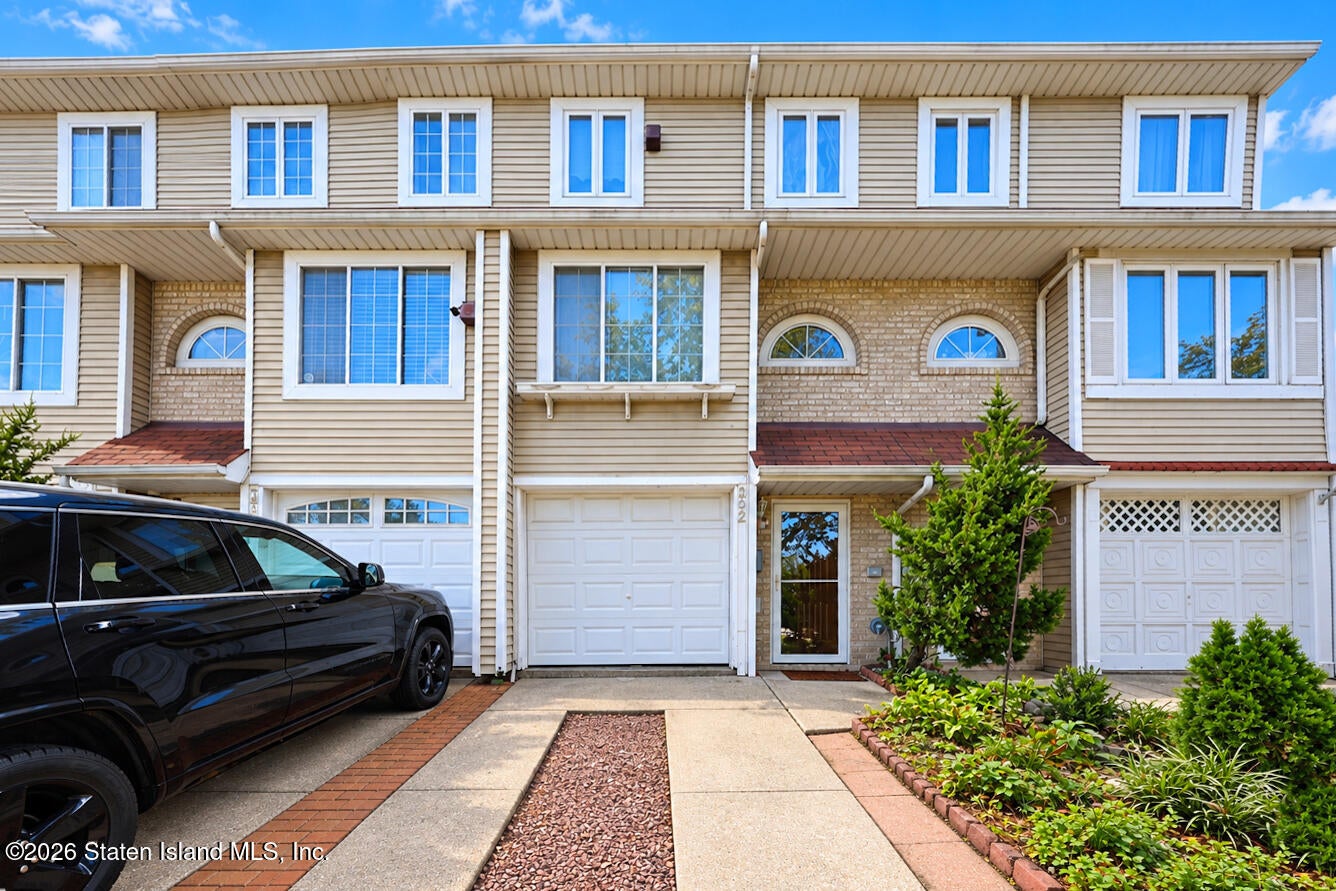 392 Wilcox St, Staten Island, NY 10303