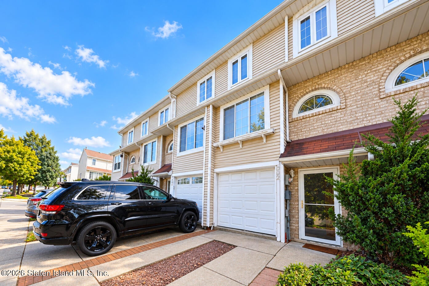 392 Wilcox St, Staten Island, NY 10303 photo