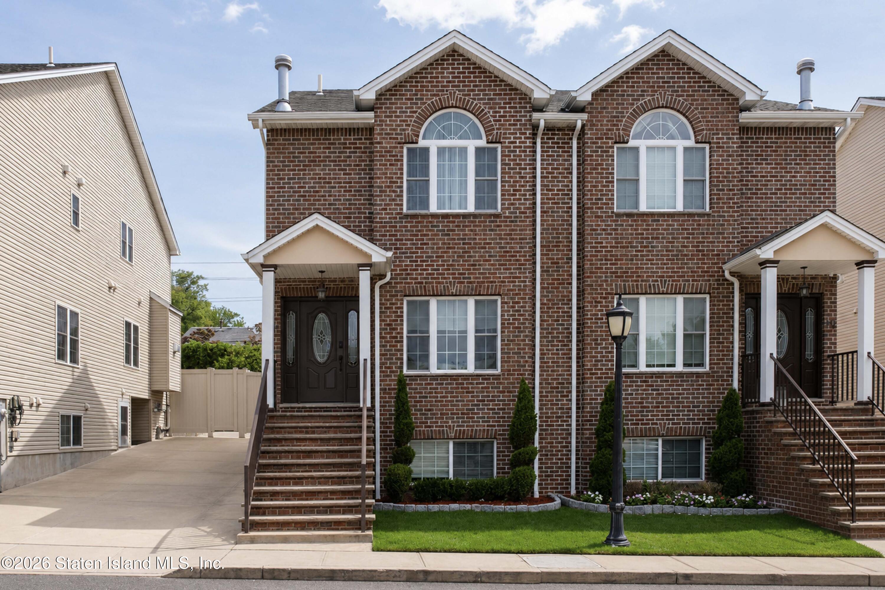 115 Santa Monica Ln, Staten Island, NY 10309