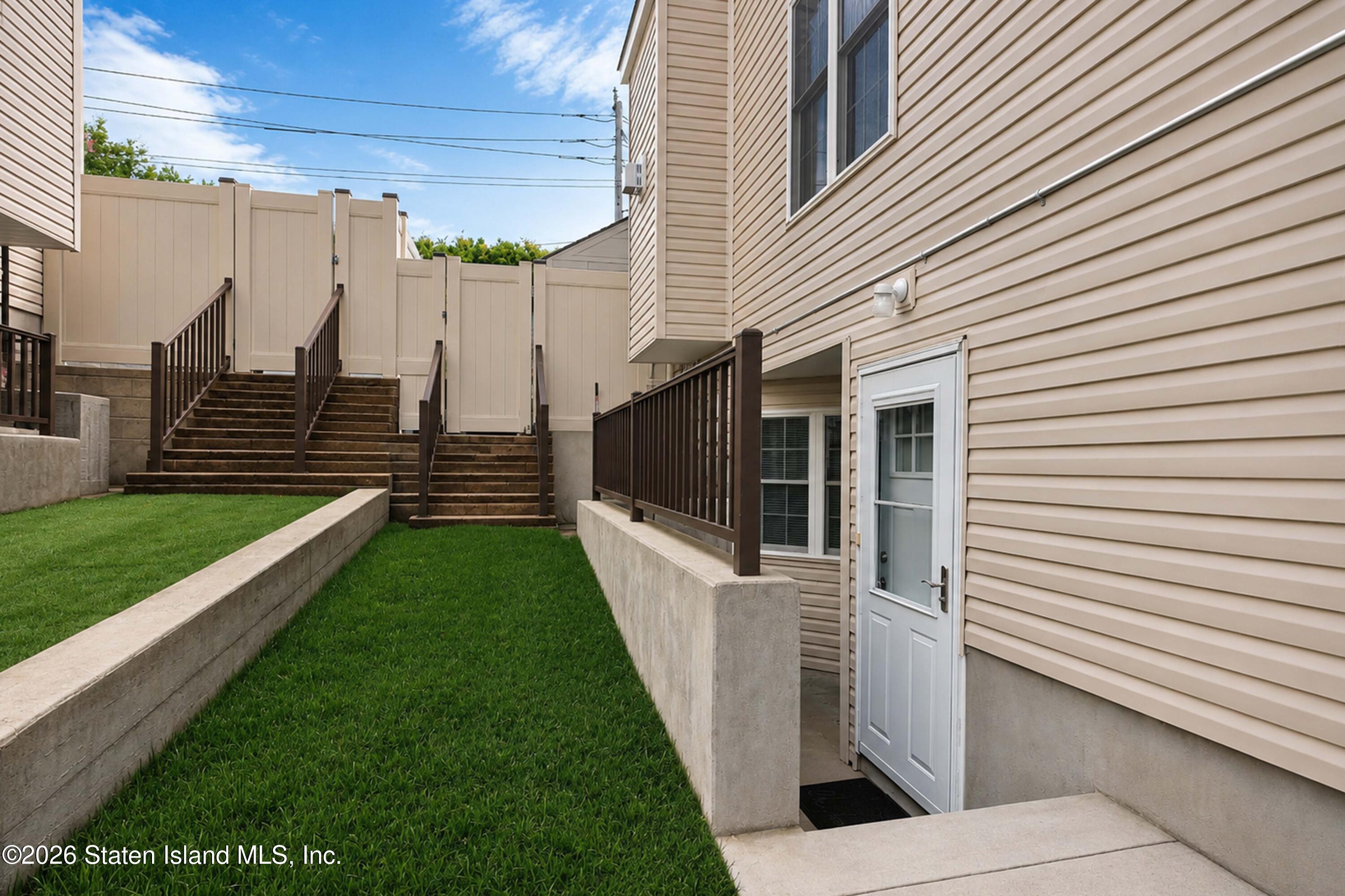 115 Santa Monica Ln, Staten Island, NY 10309 photo