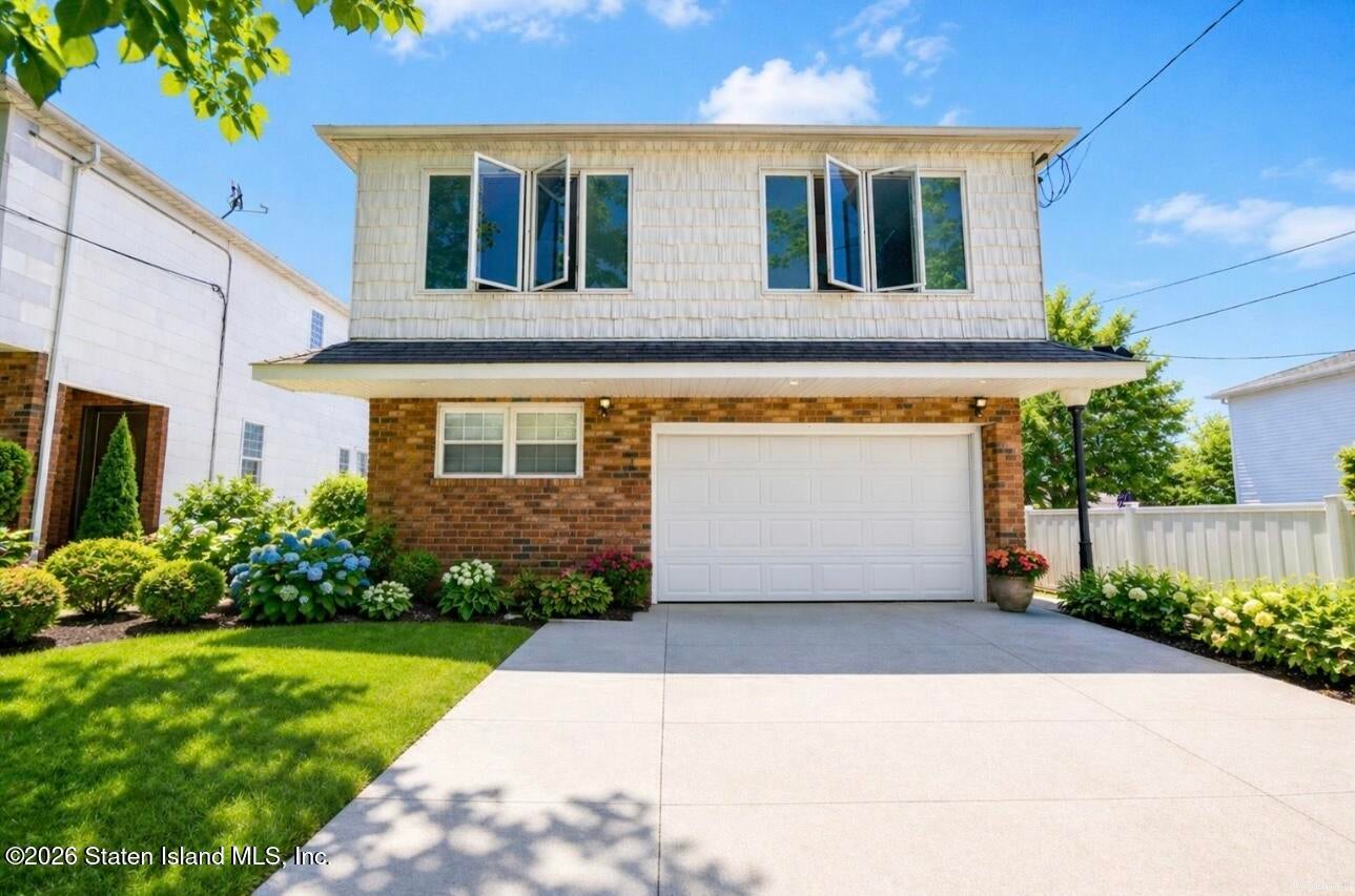896 Sinclair Ave, Staten Island, NY 10309