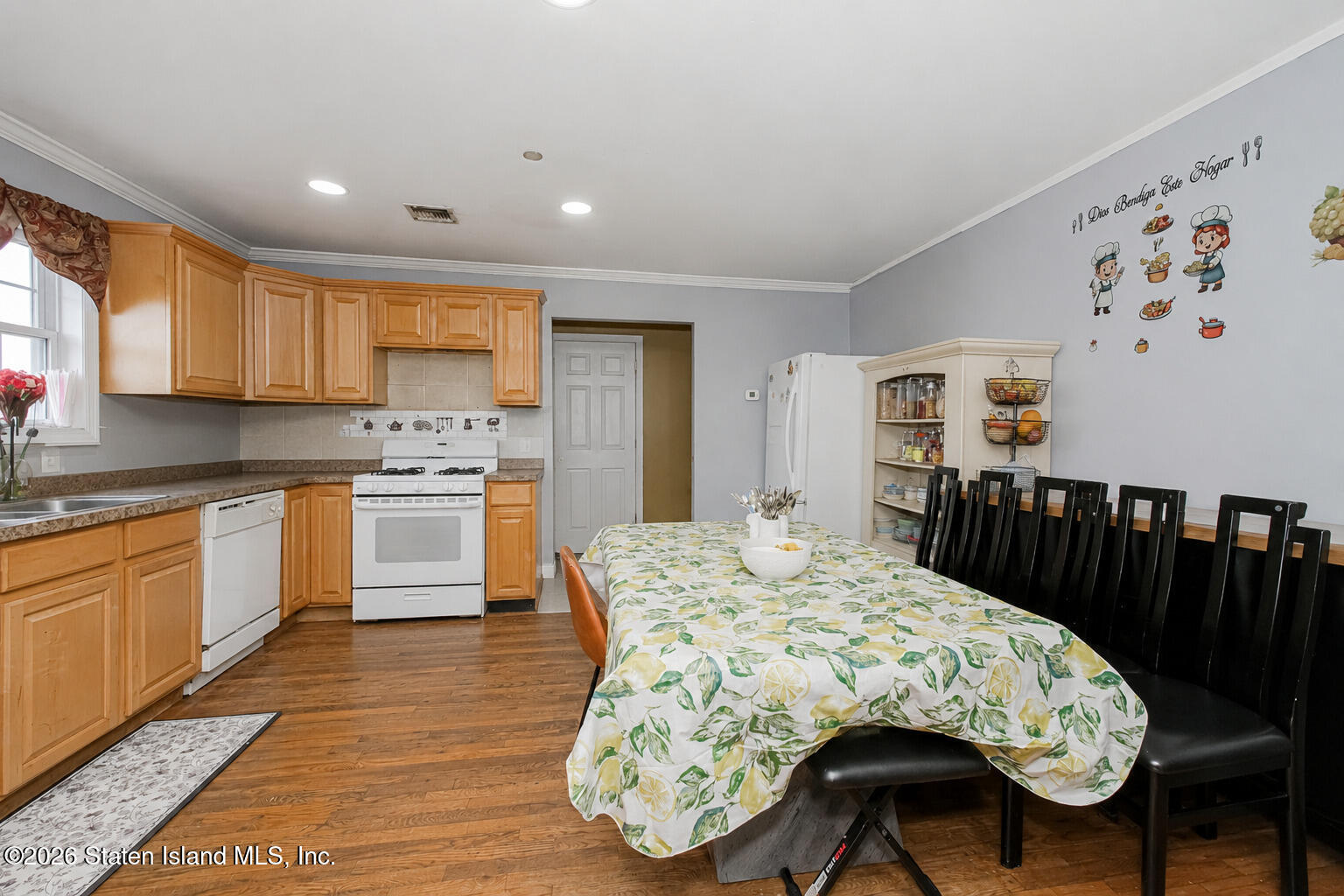 551 Van Duzer St, Staten Island, NY 10304 photo