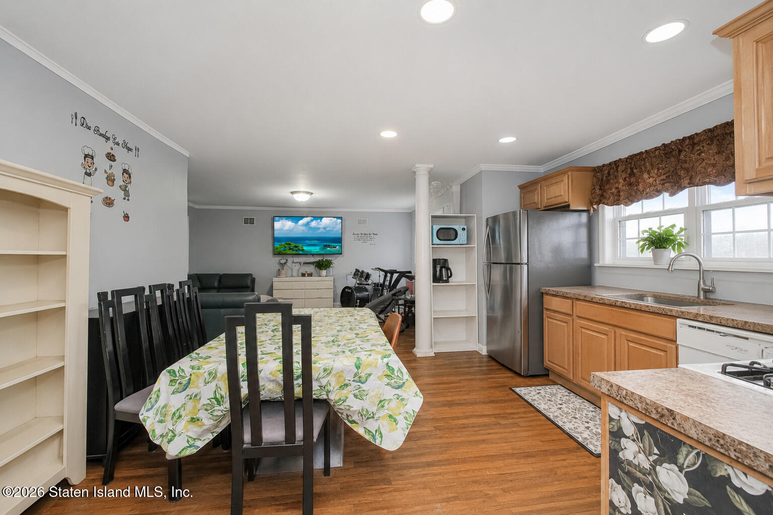 551 Van Duzer St, Staten Island, NY 10304 photo