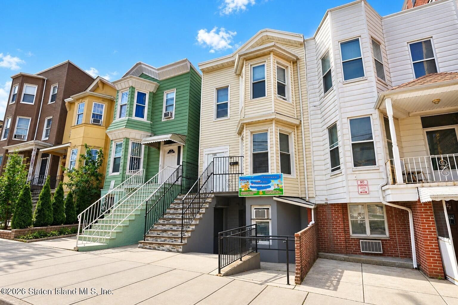 725 17th St, Union City, NJ 07087
