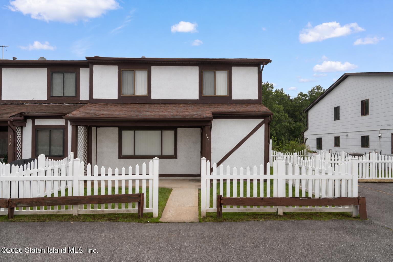 120 Parkview Loop, Staten Island, NY 10314