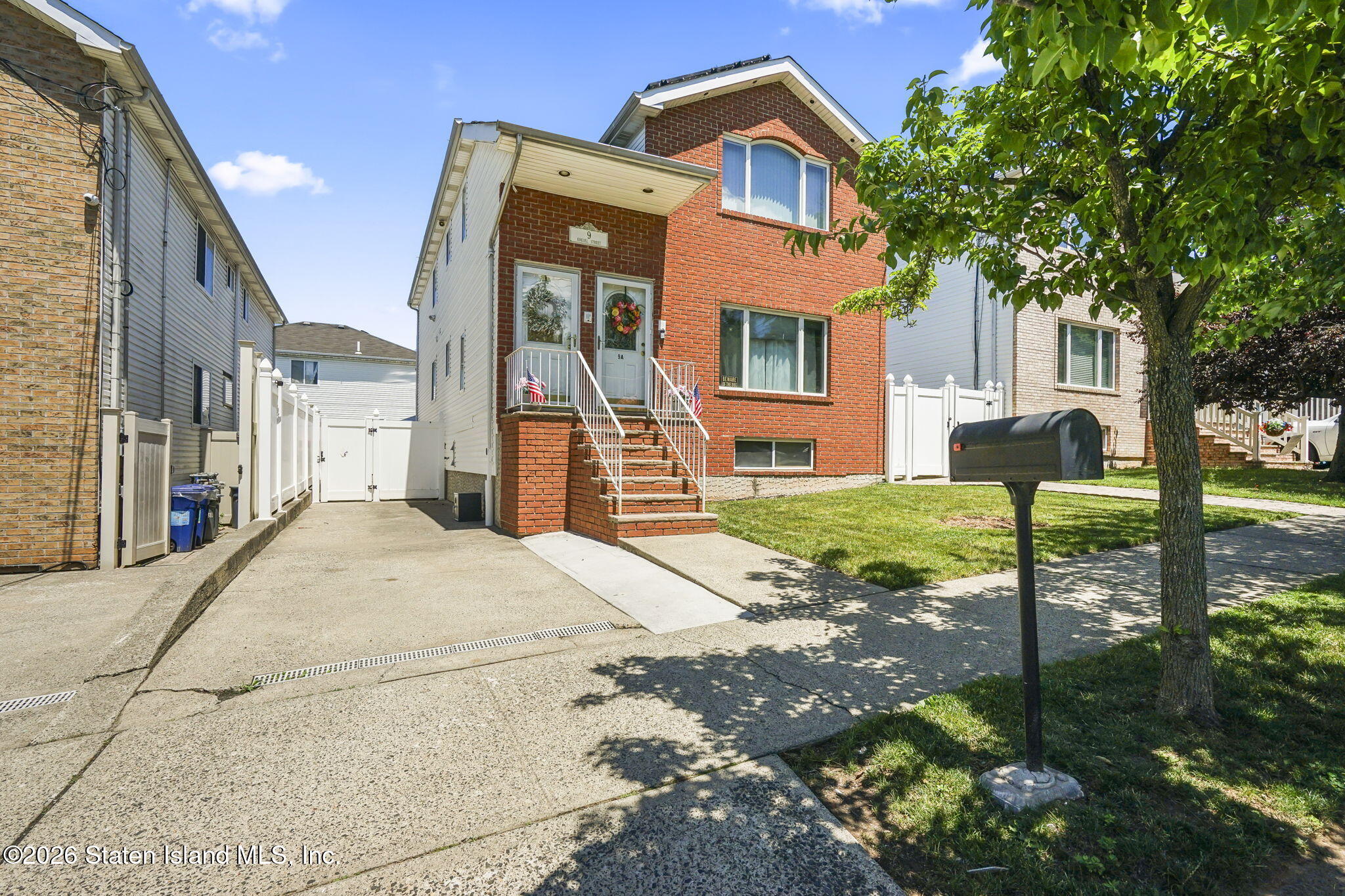 9 Knesel St, Staten Island, NY 10309 photo