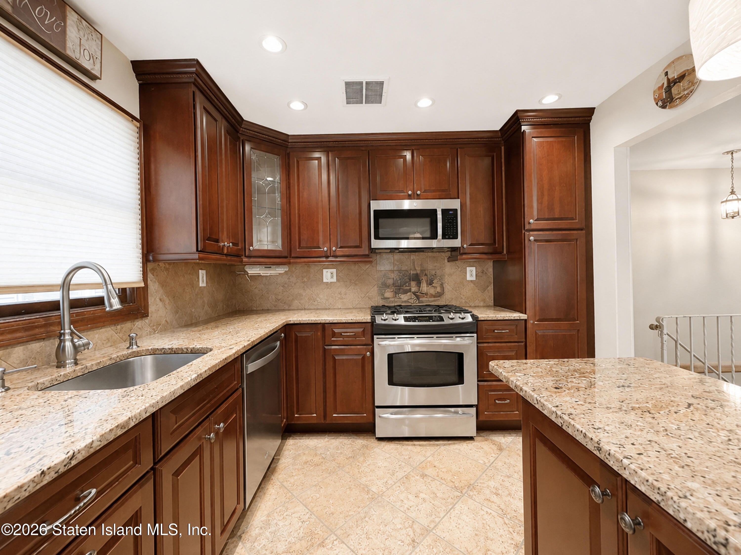 89 Evergreen St, Staten Island, NY 10308 photo