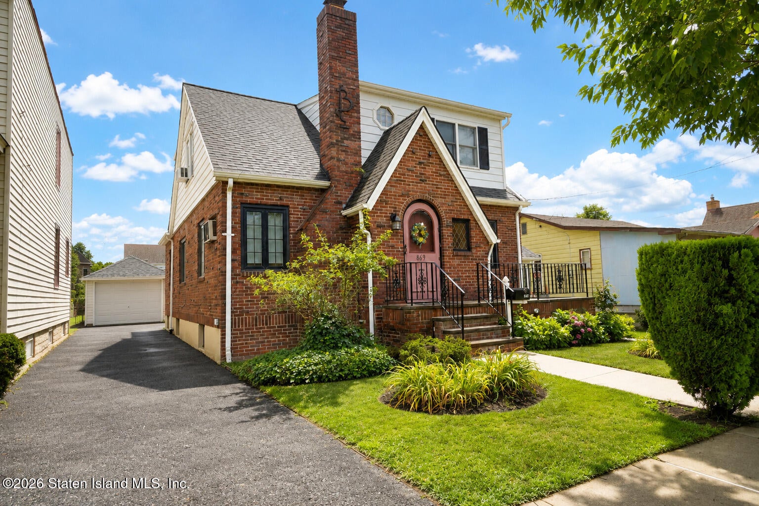 869 Targee St, Staten Island, NY 10304