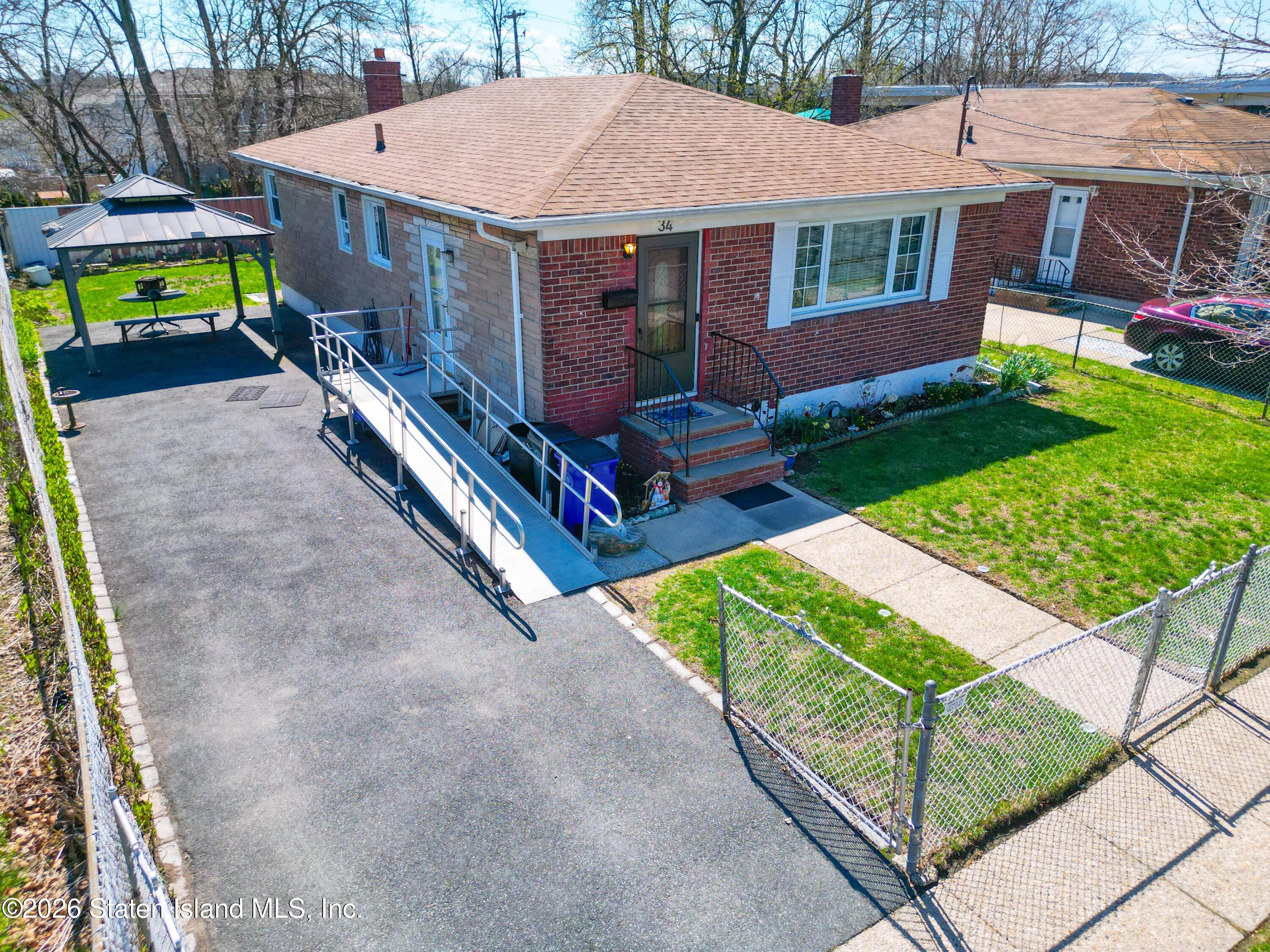 34 Park Hill Cir, Staten Island, NY 10304 photo